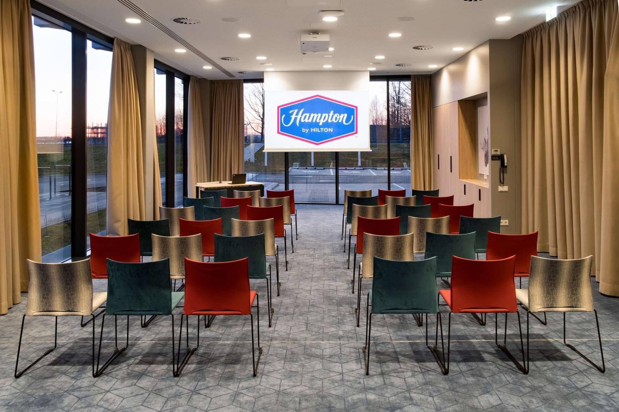 Hampton By Hilton Riga Airport Otel Mārupe Dış mekan fotoğraf