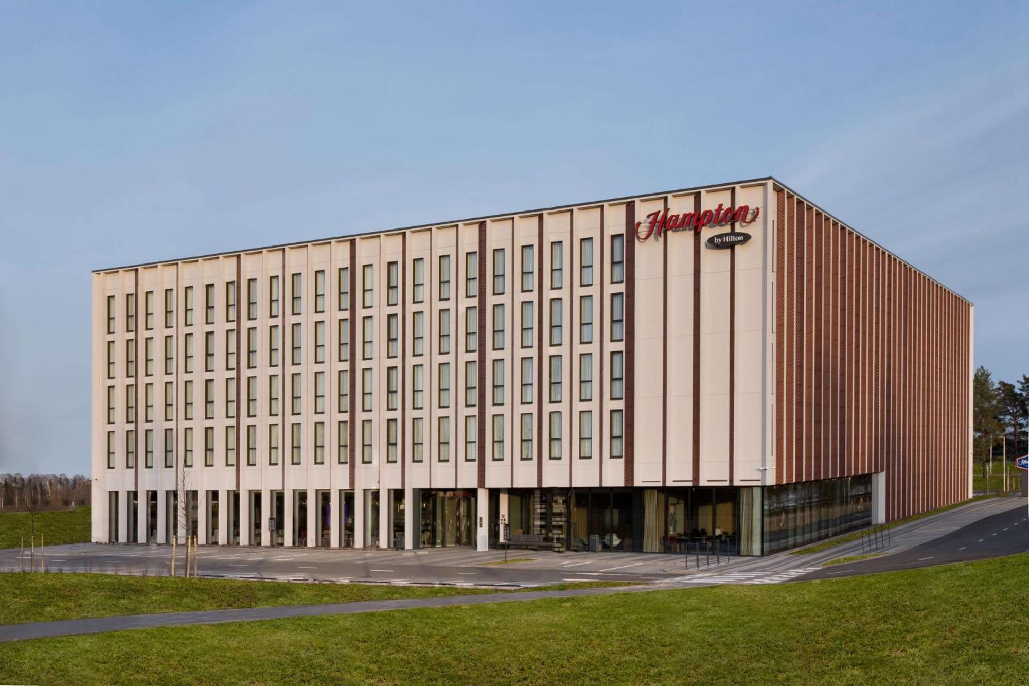 Hampton By Hilton Riga Airport Otel Mārupe Dış mekan fotoğraf