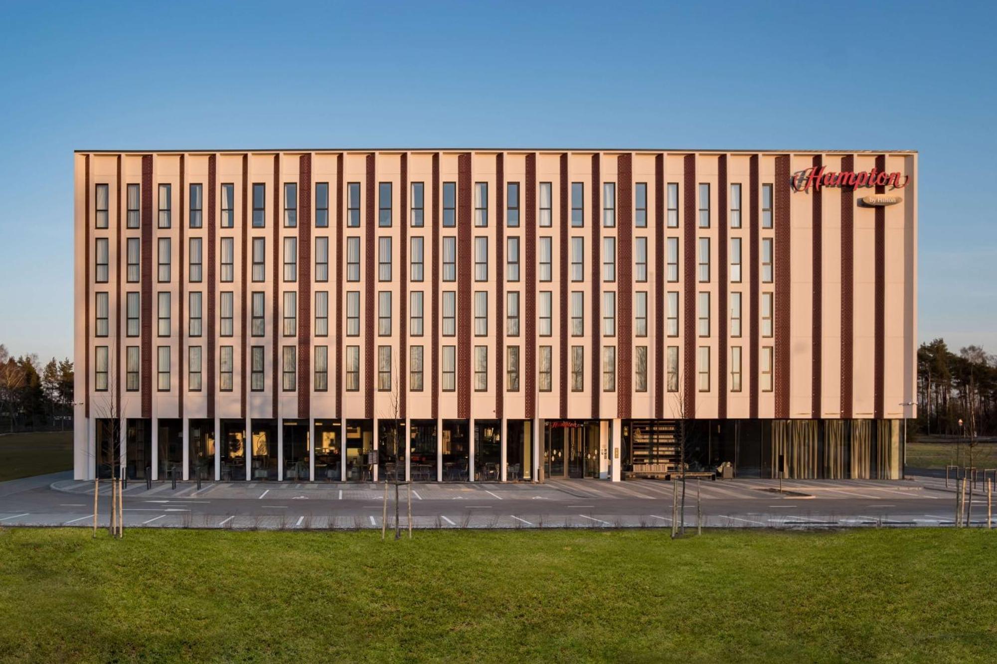 Hampton By Hilton Riga Airport Otel Mārupe Dış mekan fotoğraf